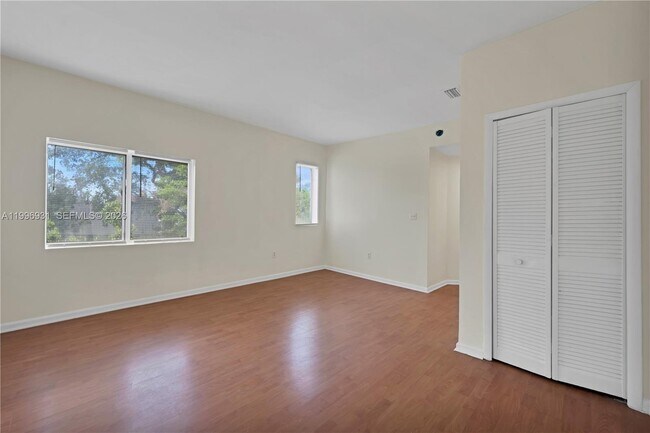 Building Photo - 109 NW 6th Ave