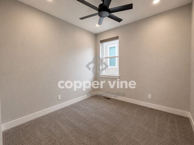 Building Photo - 11959 Mountview Ln