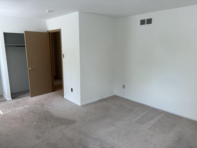 Building Photo - 167 Sunshine Dr