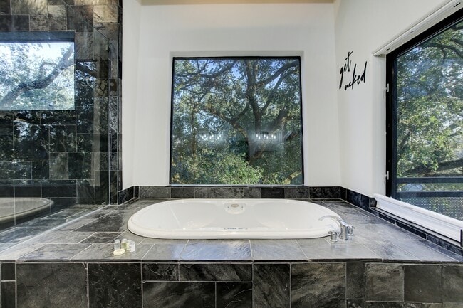 Building Photo - 5002 Milam St