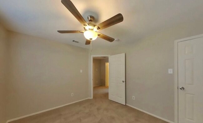 Building Photo - MOVE IN READY