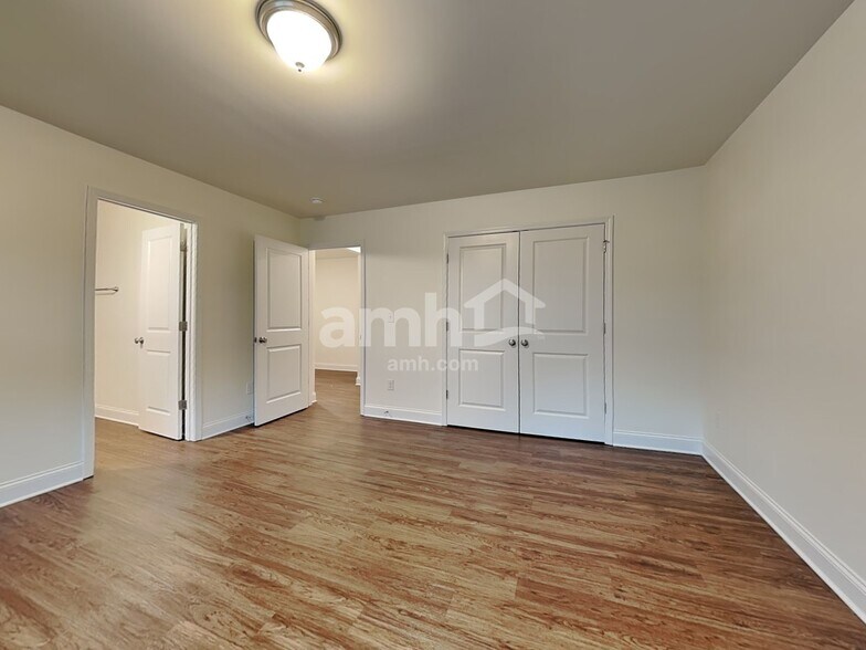 Building Photo - 301 Stowe Rd