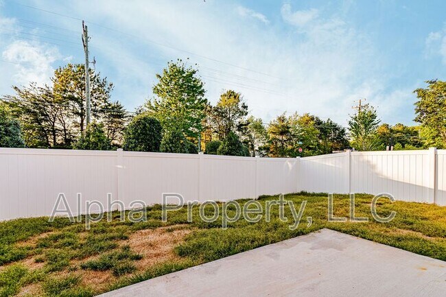 Building Photo - 400 Pangel Ln