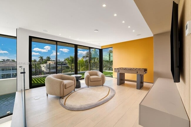 Building Photo - 641 Flamingo Dr