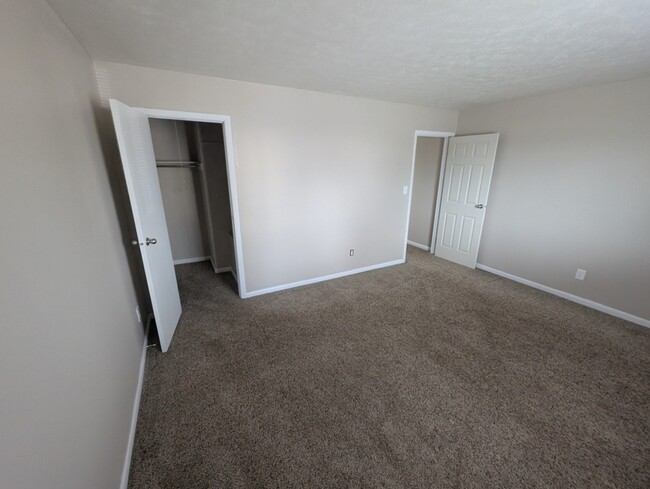 Building Photo - 4889 Nugent Dr