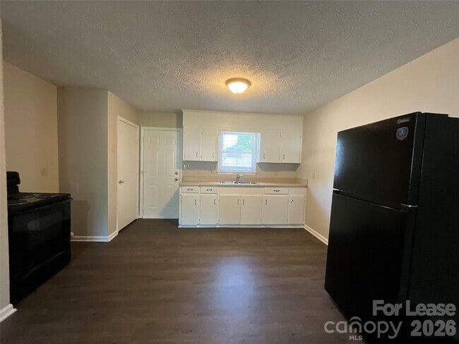 Building Photo - 322 E Sumter St