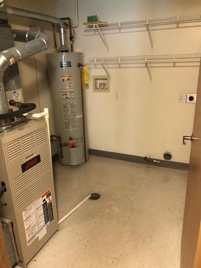 Building Photo - 1925 Pulpit Rock Ln