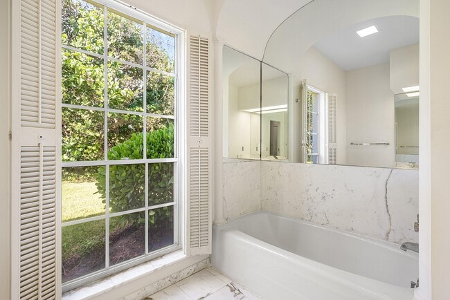 Building Photo - 157 Wells Rd