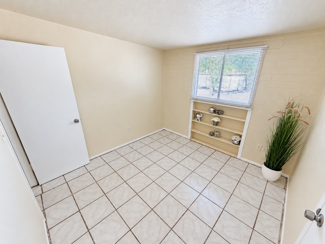 Building Photo - 3841 N 63rd Dr