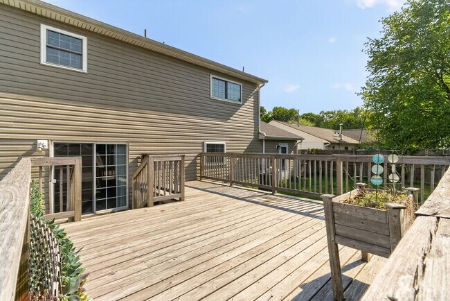 Building Photo - 195 Bentley Dr