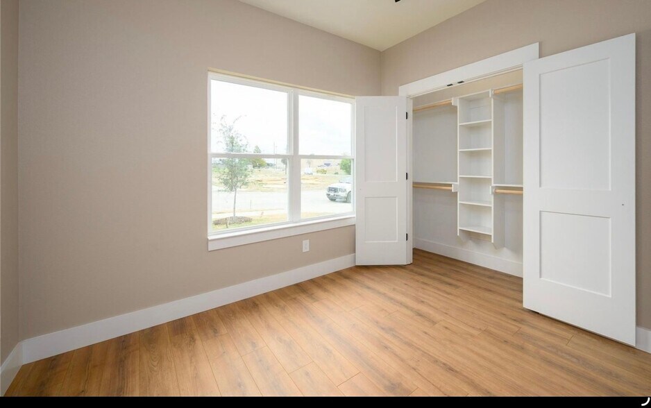 Building Photo - 4808 Dry Creek Rd