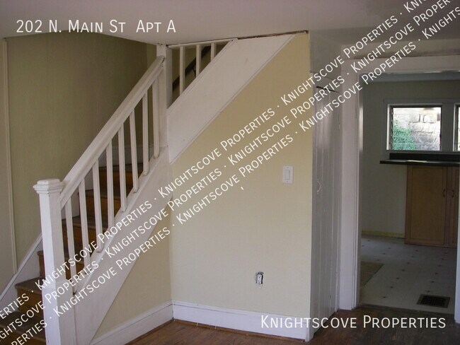 Building Photo - 202 N Main St