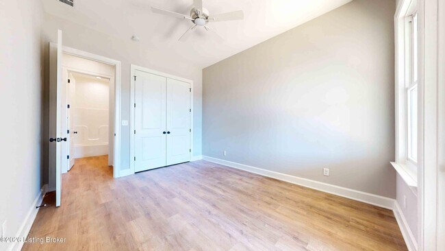 Building Photo - 6353 Meeting St