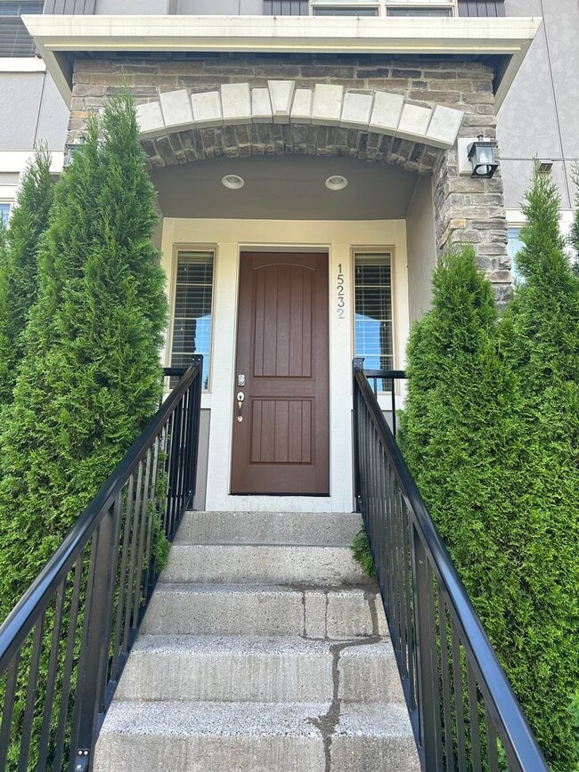 Building Photo - BEAUTIFUL CONTEMPORARY HOME IN BETHANY