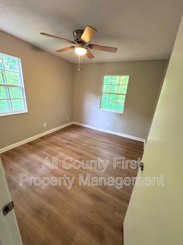 Building Photo - 801 Plainville Terrace SW