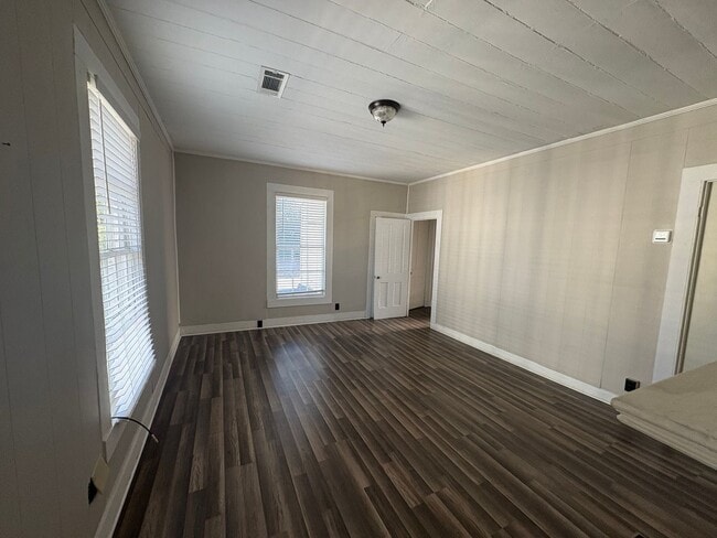 Building Photo - 1020 Adams St