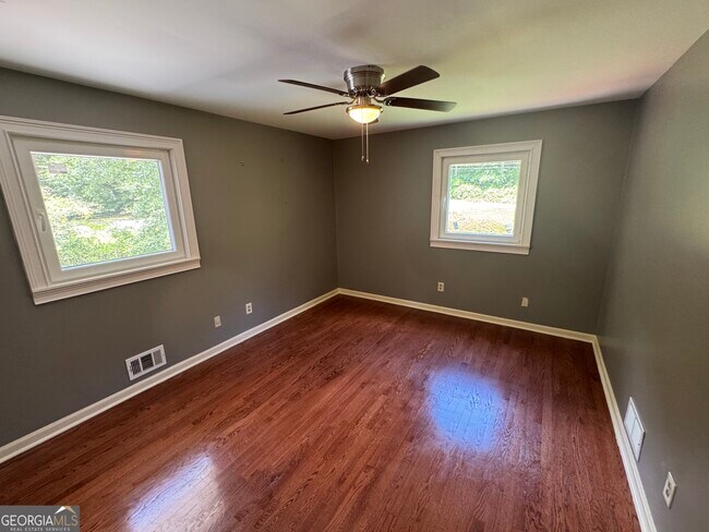 Building Photo - 4977 Rockbridge Rd SW