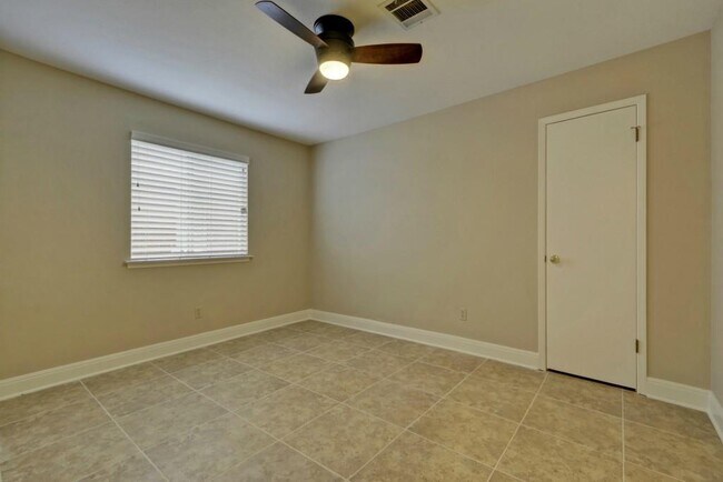 Building Photo - 8505 Bobcat Dr