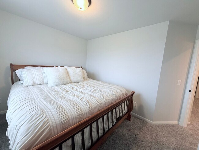 Building Photo - 3 Bed / 2.5 Bath Brand New House in Waunakee, WI!