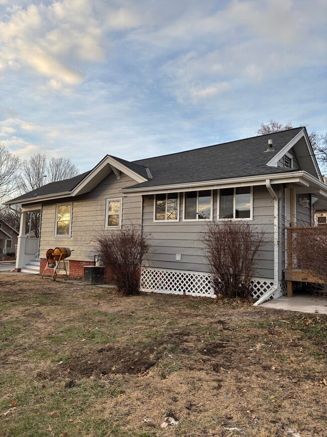 Building Photo - 914 N 6th St