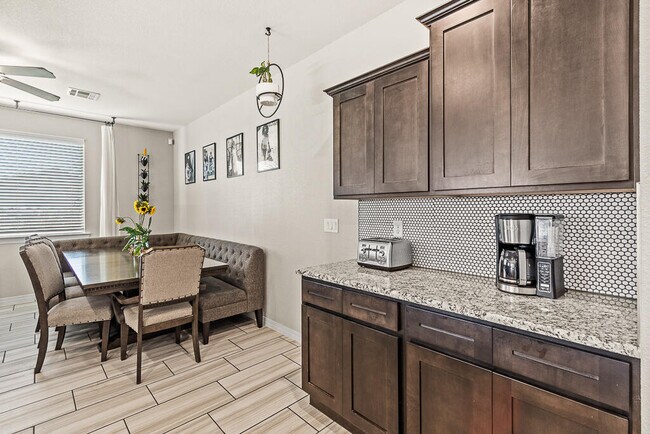 Building Photo - 14821 Tierra Escape Ave