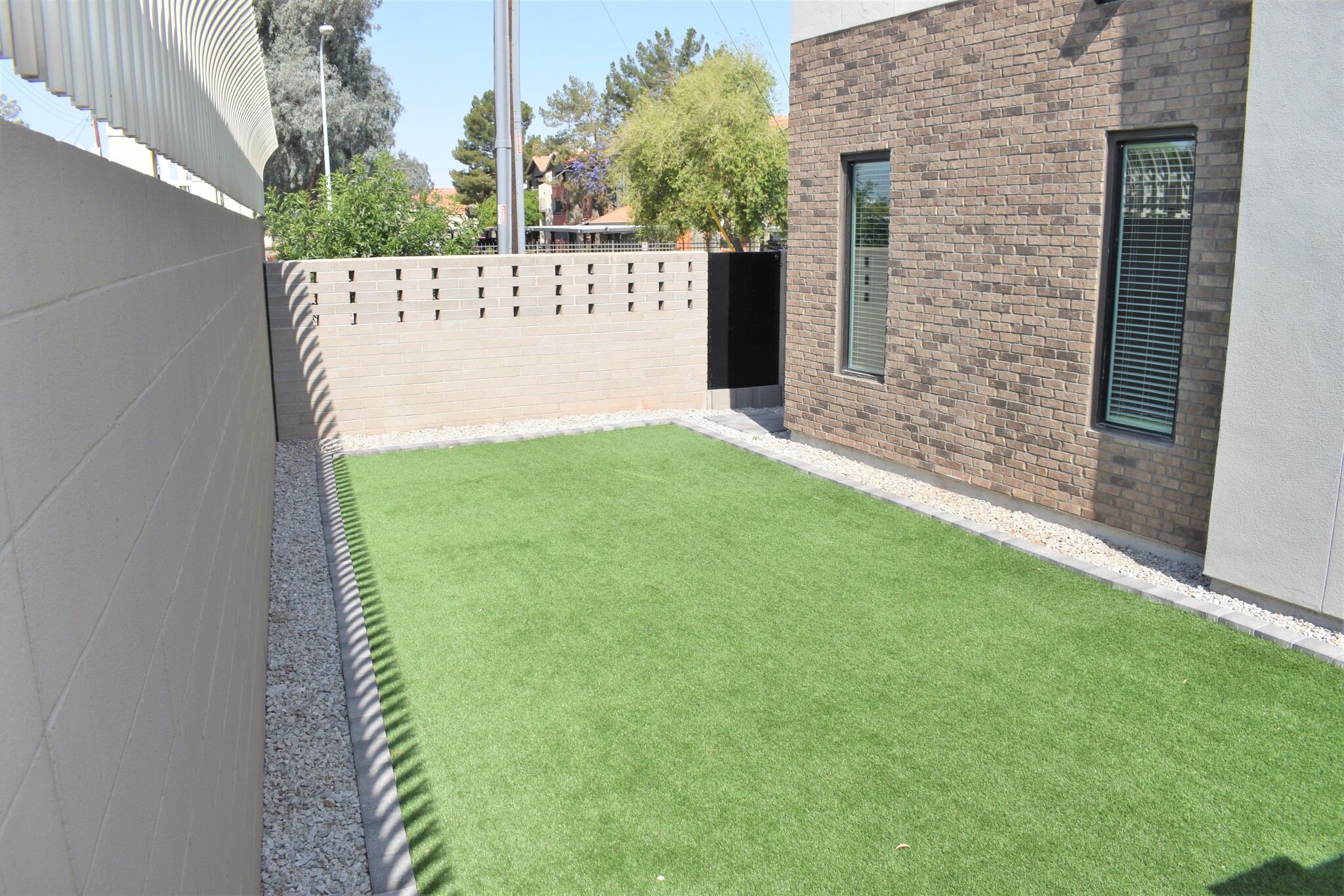Large Side Yard (Very Few Units have this) - 901 S Smith Rd