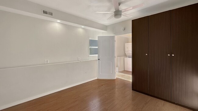 Building Photo - Spacious, Bright & Private Home with Huge Backyard on one of the quietest streets of Redwood Heights