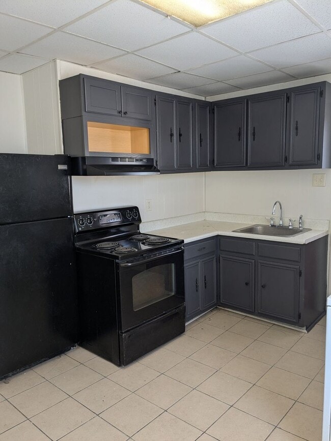 Building Photo - 2 bedroom 1 bath