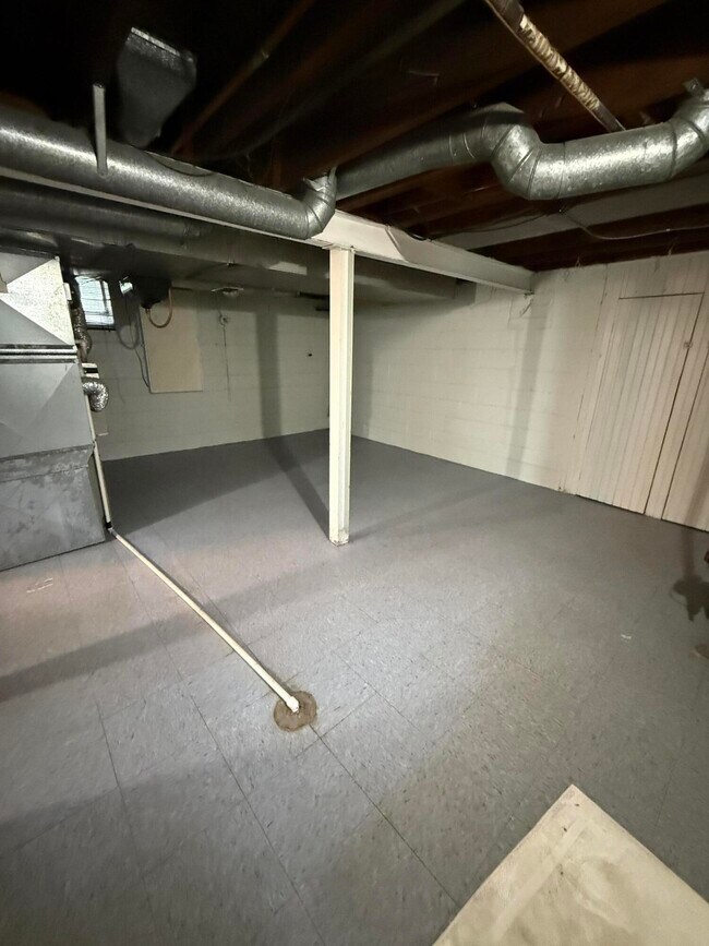 Building Photo - 1625 W Farnum Ave