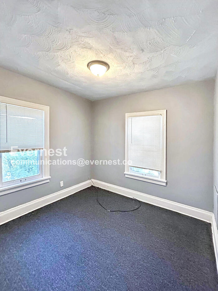 Building Photo - 3378 E 135th St