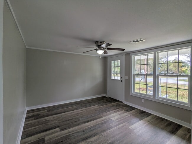 Building Photo - 202 Underwood Dr