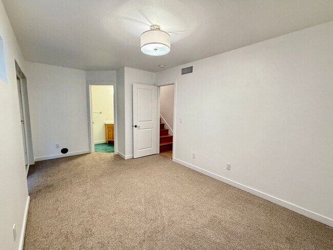 Building Photo - Beautiful 3BD/3.5BA Rowhome in Bankers Hil...