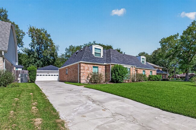 Building Photo - 919 Longview Dr