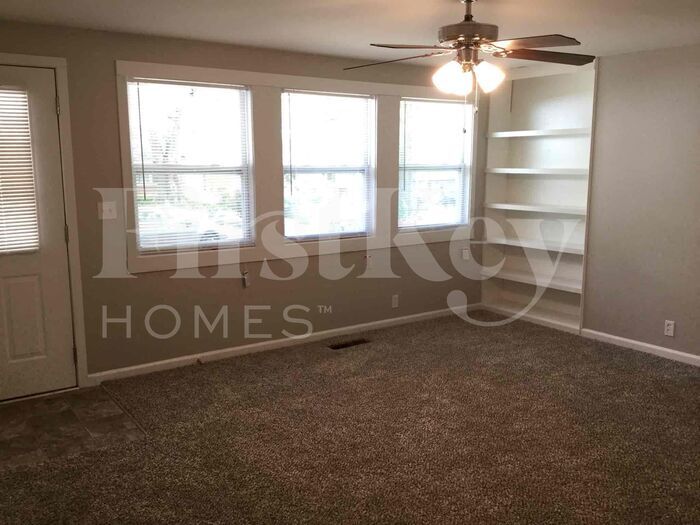Building Photo - 135 Harris Cir