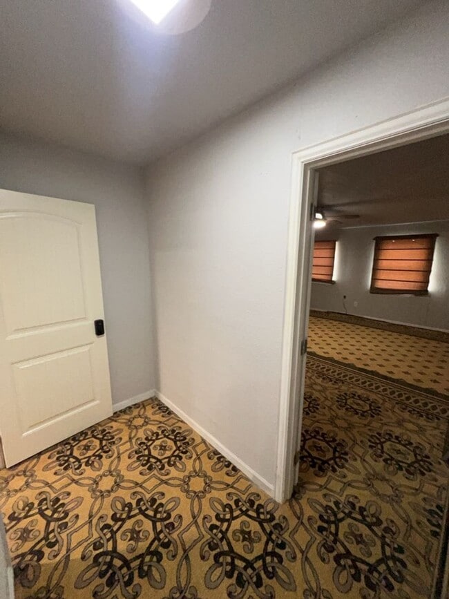 Building Photo - 3426 Tampa St