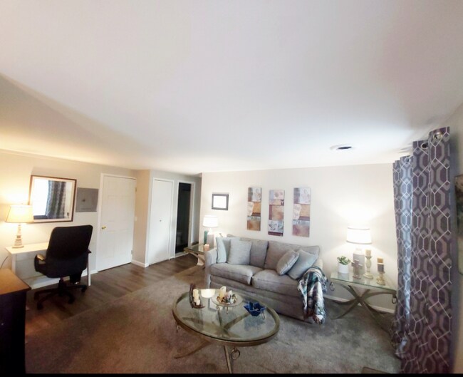 Building Photo - 21771 Hidden Rivers Dr N