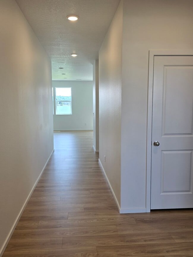 Building Photo - 5190 E Dorado Ave