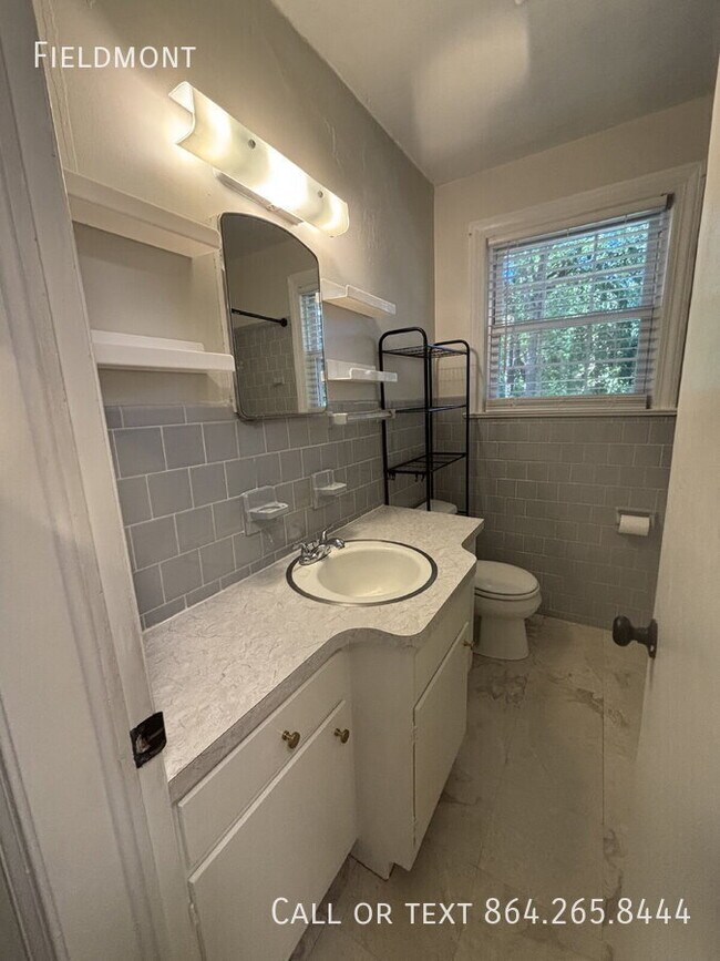 Building Photo - 104 Crescent Ridge Dr