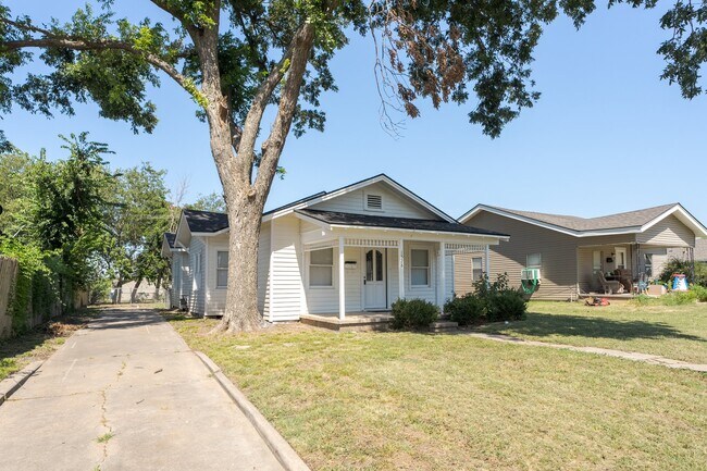 Building Photo - 1528 N Beard Ave