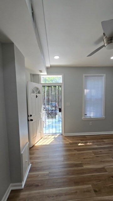 Building Photo - 1110 3rd St NE