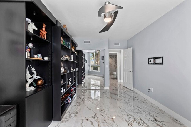 Building Photo - 2/2 in Marina Grande