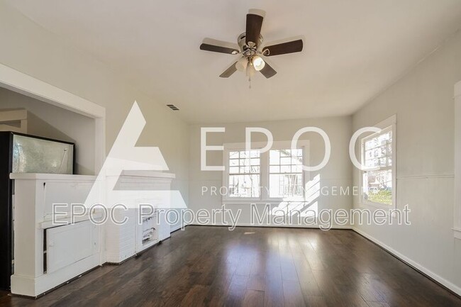 Building Photo - 706 Van Buren St