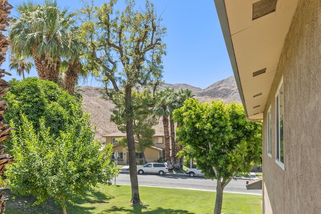 Building Photo - 72629 Edgehill Dr