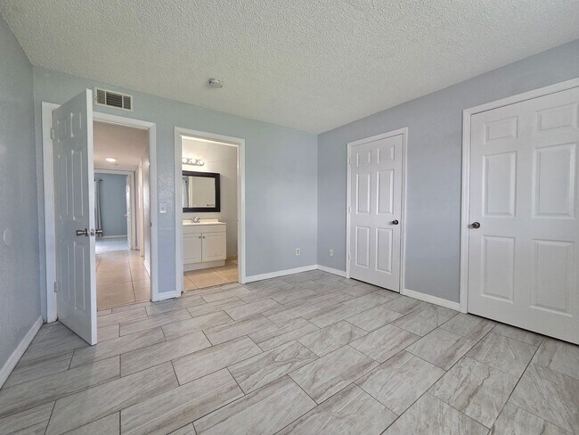Building Photo - 605 Northlake Blvd