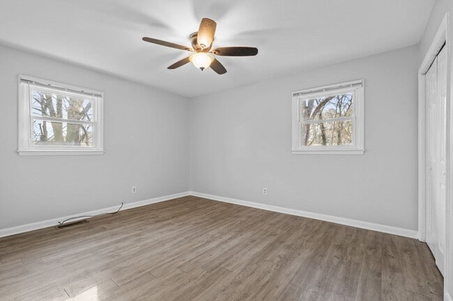 Building Photo - Beautiful 3BR Home in SE Raleigh - Fully Renovated + HUGE Fenced in Yard!