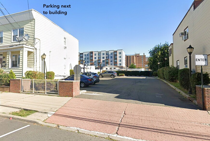 Building Photo - 27 E 18th St