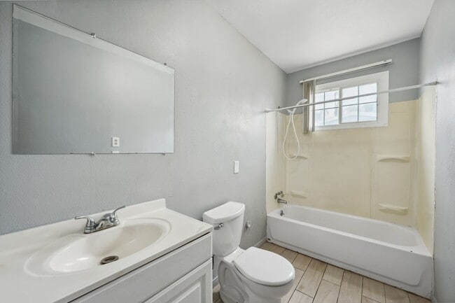 Building Photo - 820 Carlotta Ct