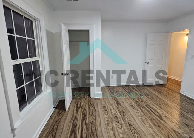 Building Photo - 124 Depot St