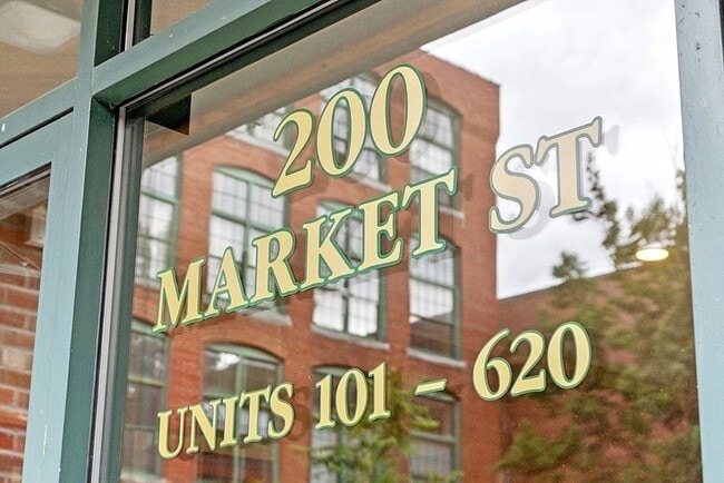 Building Photo - 200 Market St