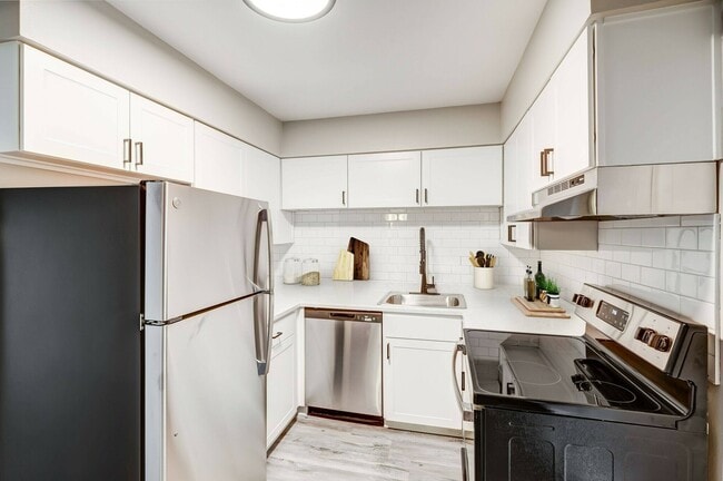 Unit Kitchen - Villages at Woodmen